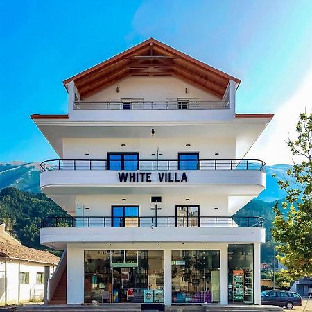 White Villa Permet Luaran gambar