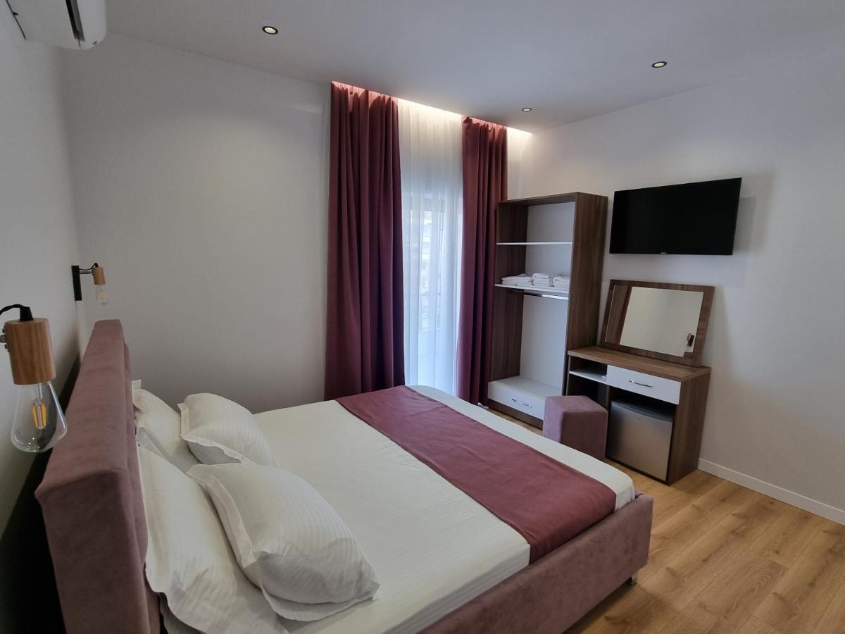 White Villa Permet Luaran gambar