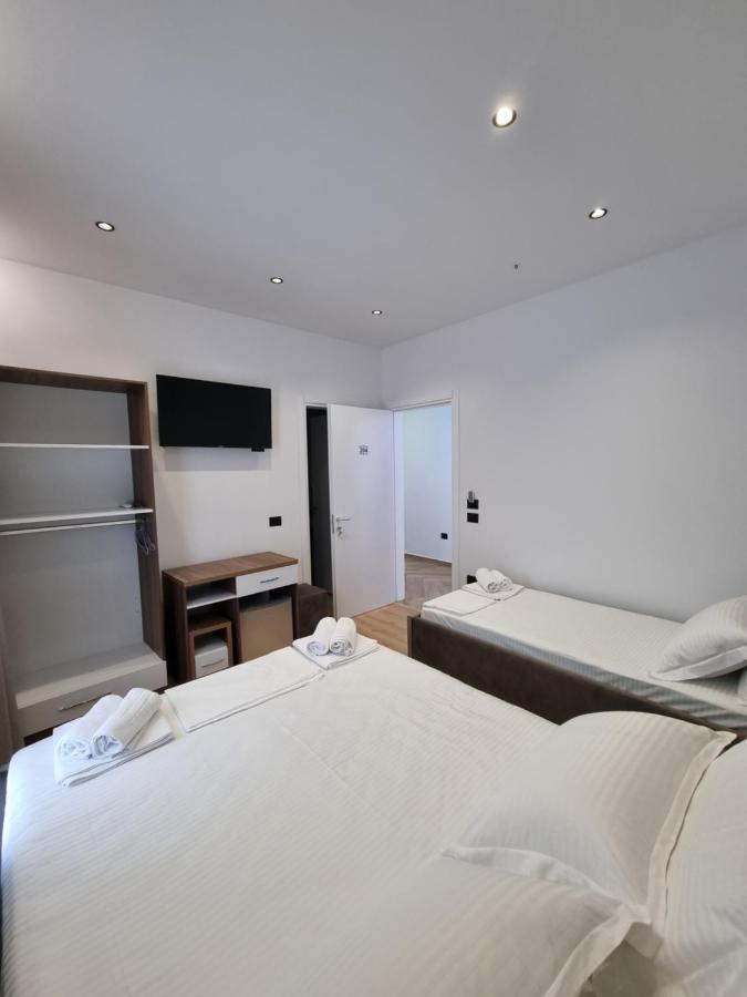 White Villa Permet Luaran gambar