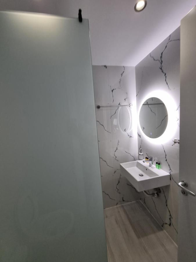 White Villa Permet Luaran gambar