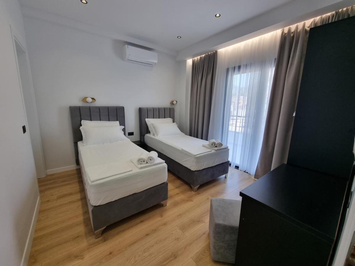 White Villa Permet Luaran gambar