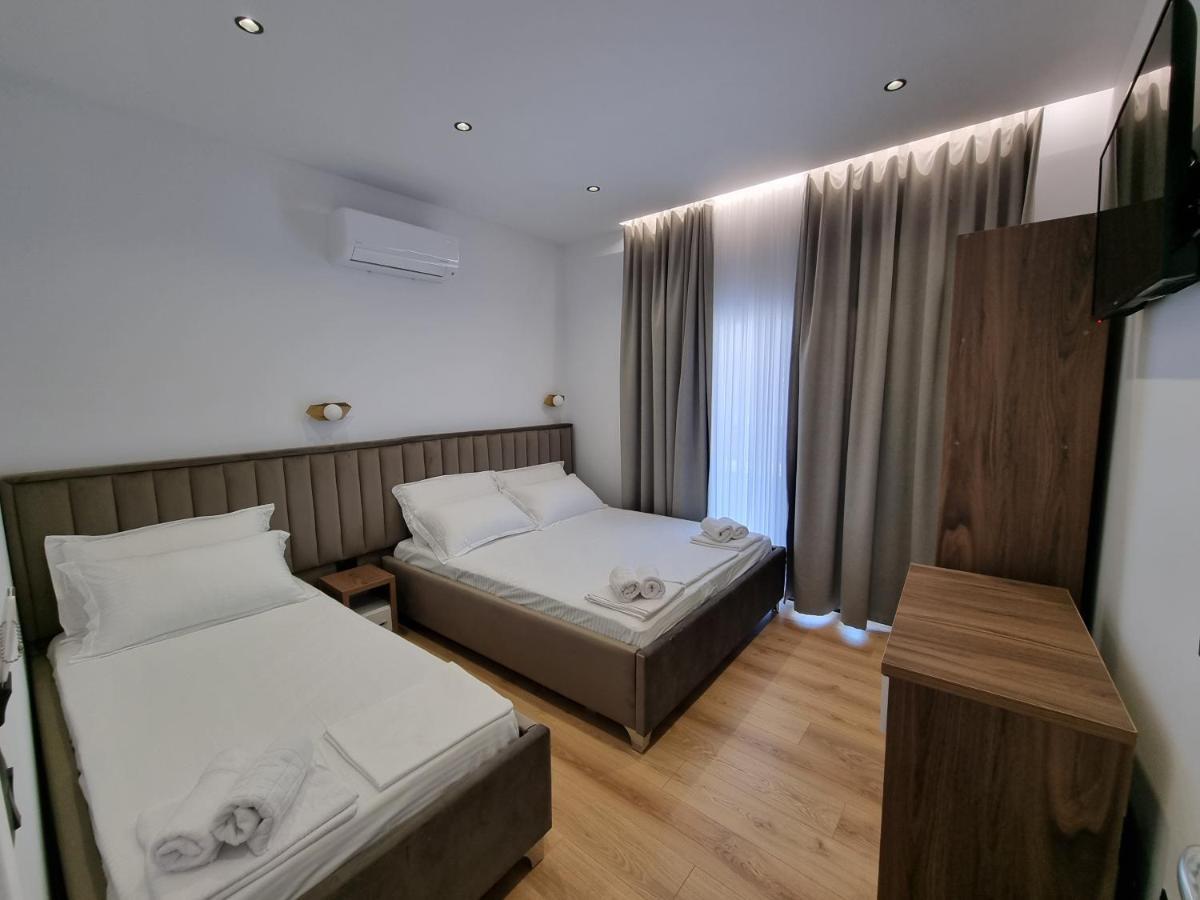 White Villa Permet Luaran gambar