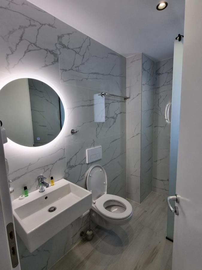 White Villa Permet Luaran gambar