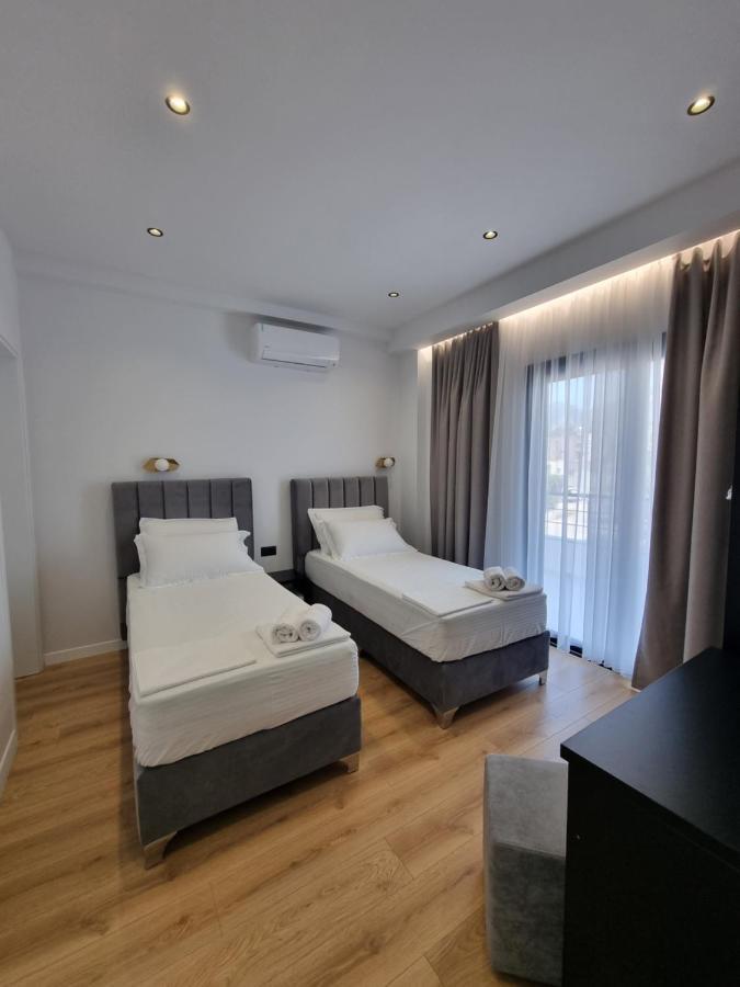 White Villa Permet Luaran gambar