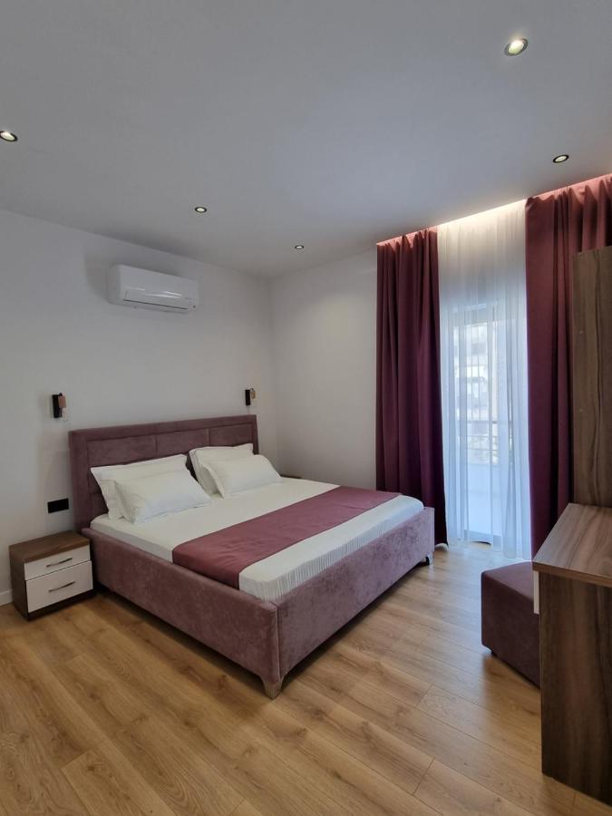 White Villa Permet Luaran gambar