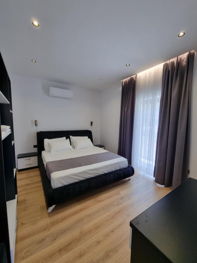 White Villa Permet Luaran gambar