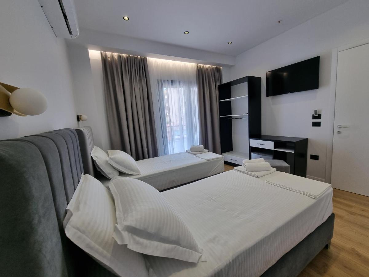 White Villa Permet Luaran gambar
