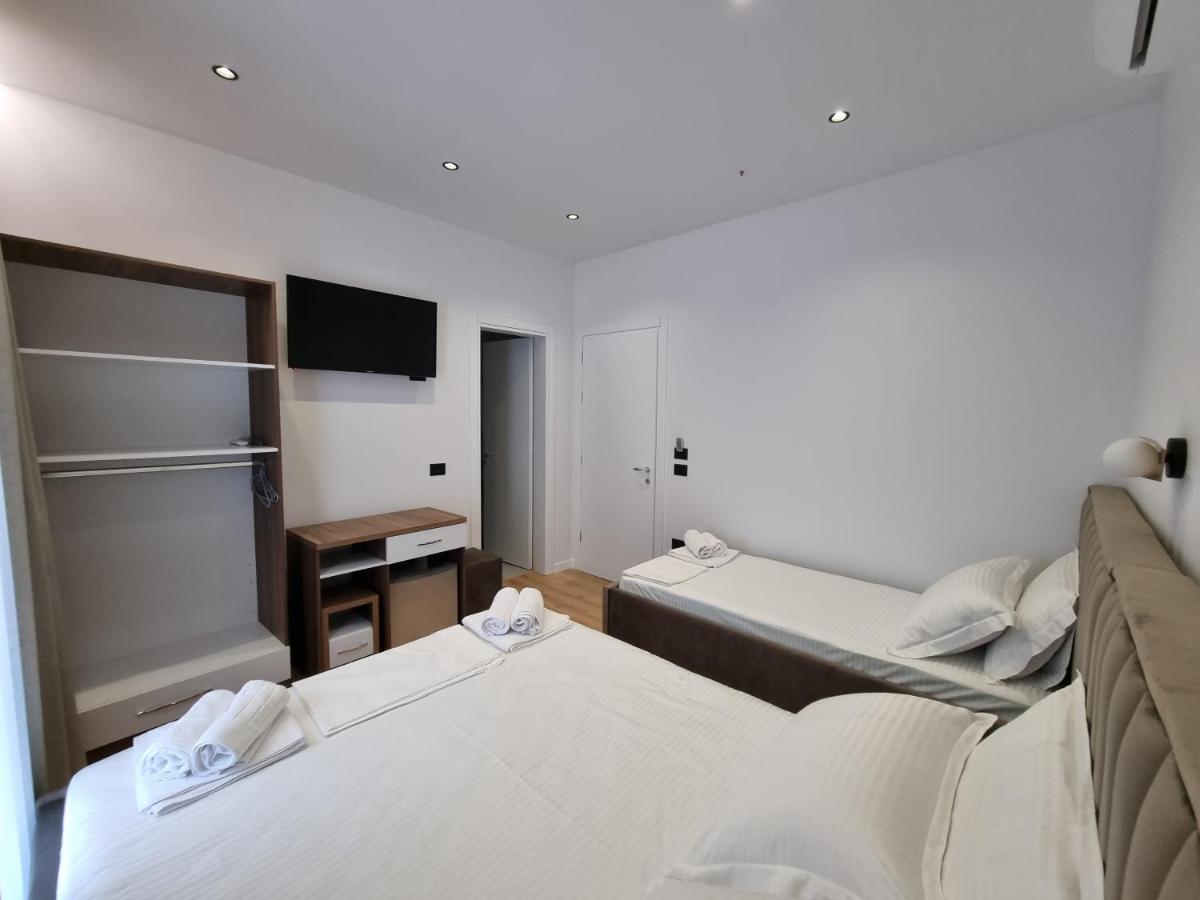 White Villa Permet Luaran gambar