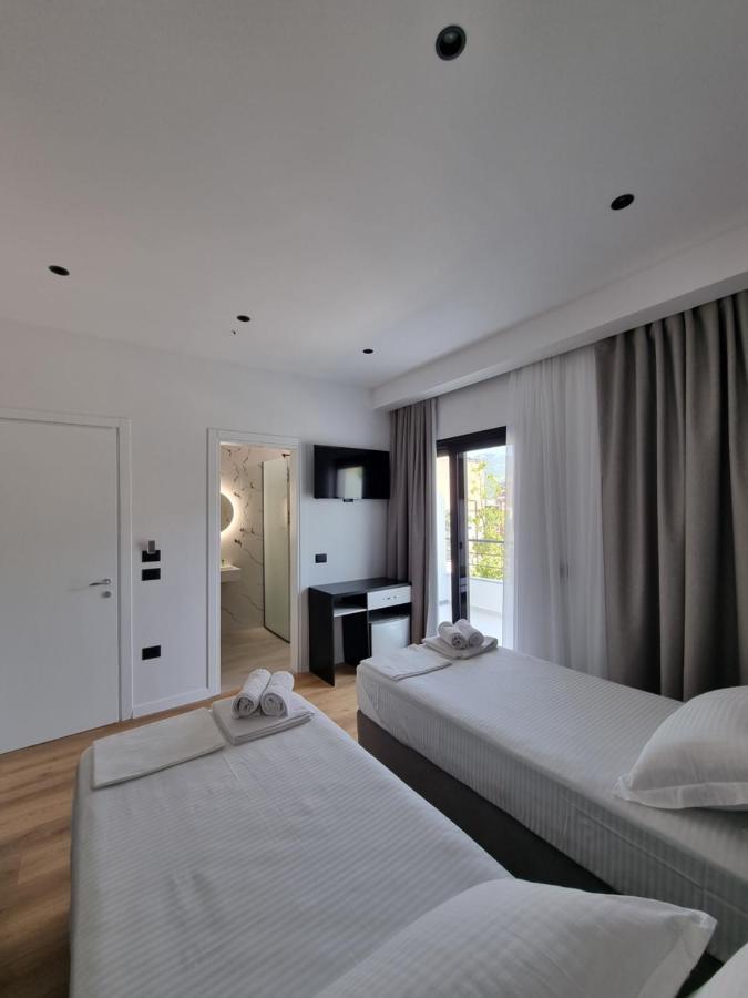 White Villa Permet Luaran gambar