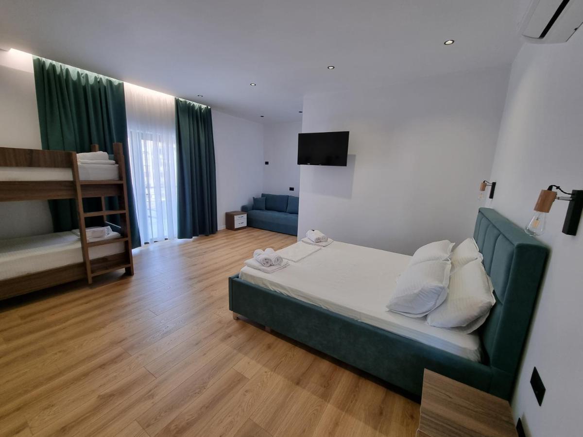 White Villa Permet Luaran gambar