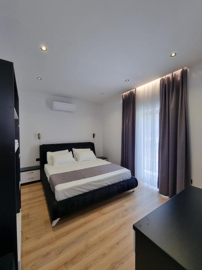 White Villa Permet Luaran gambar