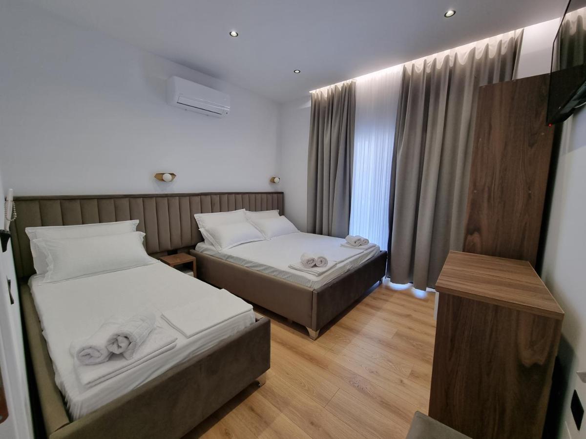 White Villa Permet Luaran gambar