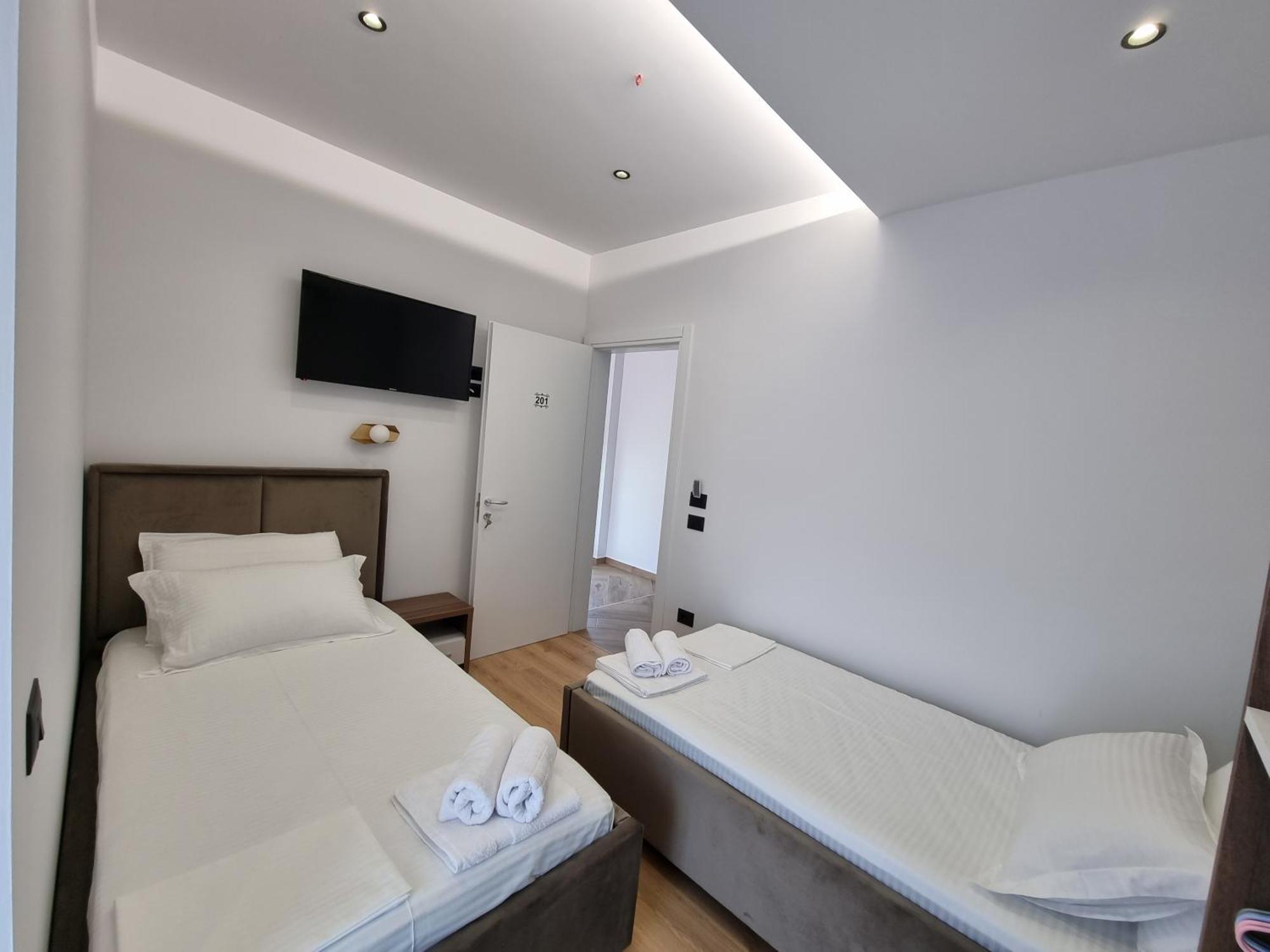 White Villa Permet Luaran gambar